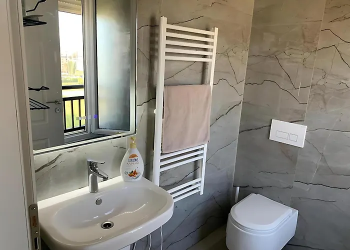 Romantic Penthouse With Mountains View アパート *